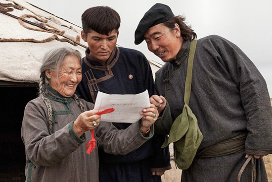 《母亲的飞机场》入围蒙特利尔 民族美触动人心